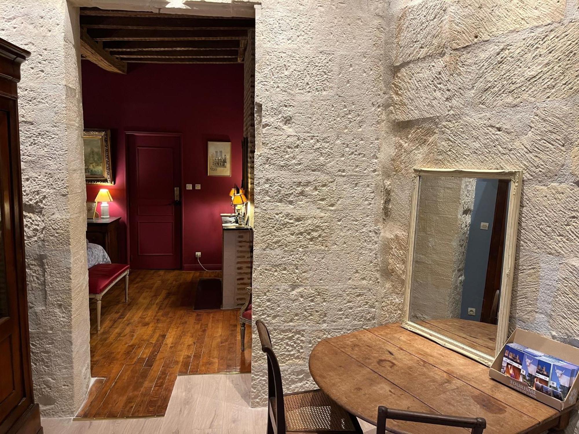 Le Refuge Des Cordeliers Apartman Laon Szoba fotó